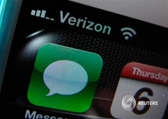 Una foto muestra un icono del operador inalámbrico Verizon en una pantalla de móvil en Encinitas, California, el 6 de junio de 2013