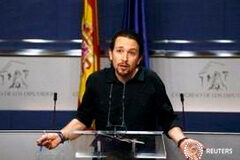 Podemos insta al líder socialista a elegir entre ellos y Ciudadanos El líder de Podemos, Pablo Iglesias, durante una rueda de prensa en el Congreso de los Diputados el 1 de febrero de 2016
