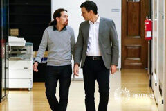 Sánchez e Iglesias desbloquean el diálogo y se verán sin Ciudadanos Pedro Sanchez (dcha.) y Pablo Iglesias en el Congreso en Madrid, 5 de febrero de 2016