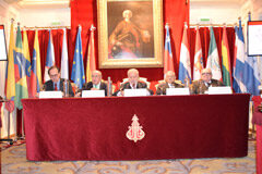 Clausura del ‘X Congreso de Academias Jurídicas Iberoamericanas’, tras tres días de ponencias de gran altura y rigor científico Pie de foto: De izqda. a dcha., Pau, Escudero, Dolz (Secretario de Estado), Navarro Valls y Guardia i Canela.