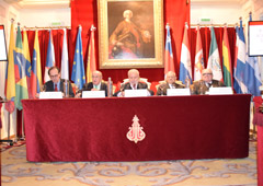 Pie de foto: De izqda. a dcha., Pau, Escudero, Dolz (Secretario de Estado), Navarro Valls y Guardia i Canela.