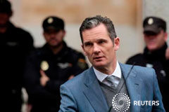 El fiscal pedirá más pena de cárcel para Urdangarin ante el Supremo Iñaki Urdangarin, marido de la infanta Cristina, sale de la Audiencia de Palma de Mallorca, en España, el 23 de febrero de 2017