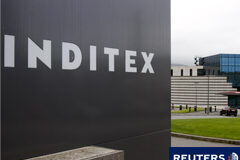 Inditex cae por irregularidades en Brasil La entrada de la fábrica de Zara, la sede del grupo Inditex, se ve en Arteixo
