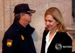 La infanta Cristina sale del juzgado tras declarar ante el juez Jose Castro en Palma de Mallorca el 8 de febrero de 2014