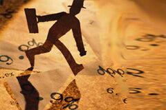 Inmovilismo del pasivo financiero ordinario en los concursos de acreedores de PYMEs Un ejecutivo andando con un maletín en dibujo.