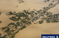 Las inundaciones en Filipinas dejan miles de aislados Foto aerea de una aldea Filipina completamente inuundada.