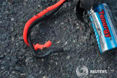 La investigación de Boston se centra en unas ollas a presión y mochilas Imagen tomada en el lugar de los hechos por los investigadores que muestran los restos de un dispositivo explosivo