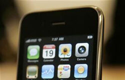 Apple y sus cacharritos impulsan la economía… Americana, of course! Imagen del iPhone 3GS en una tienda de la empresa en San Francisco, California, el pasado mes de junio.