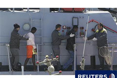 Italia busca a supervivientes del naufragio de inmigrantes Varios refugiados del barco naufragado el 6 de abril en Lampedusa.