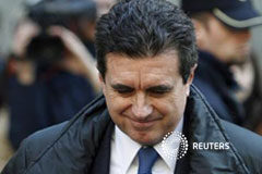 El juez imputa a Jaume Matas por financiación ilegal del PP Matas sale del juzgado tras el primer día de un juicio en Baleares, el 9 de enero de 2012