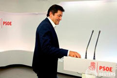 El presidente de la gestora del PSOE elude hablar de abstención en investidura Fernández antes de una rueda de prensa en Madrid, el 3 de octubre de 2016