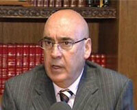 El Presidente del Senado recuerda que la Constitución es de mayor rango que los Estatutos El Presidente del Senado recuerda que la Constitución es de mayor rango que los Estatutos