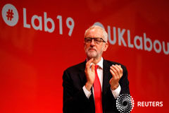 El partido decidirá nuestra posición sobre el Brexit, dice Corbyn El líder del Partido Laborista británico Jeremy Corbyn aplaude un durante la conferencia anual del Partido Laborista en Brighton, Reino Unido, el 22 de septiembre de 2019