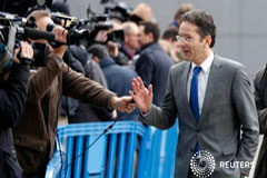 Europa avanza hacia la unión bancaria con un acuerdo para bancos en apuros El ministro de Finanzas holandés y presidente del Eurogrupo, Jeroen Dijsselbloem, saluda mientras llega a una reunión de los ministros de Finanzas de la UE en Bruselas, el 18 de diciembre de 2013