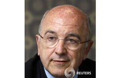 Almunia ve un banco español encaminado a la liquidación Almunia en una entrevista con Reuters en Bruselas el 13 de junio