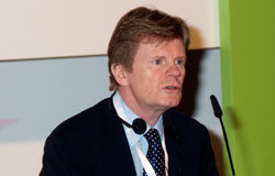 “Hay que atacar la piratería desde los proveedores de internet, si no queremos que la industria de la música se acabe” “Hay que atacar la piratería desde los proveedores de internet, si no queremos que la industria de la música se acabe”