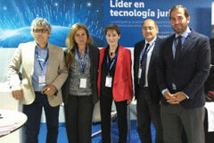 Thomson Reuters analiza la innovación en la Abogacía en las ‘VII Jornadas de Juntas de Gobierno de los Colegios de Abogados’ La presidente del CGAE, Victoria Ortega, en el centro, con Dativo Cantero, Xelo Sanchís, José Luis Castro y Carlos Alonso.