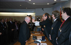 El Colegio de Abogados de Málaga impone su Medalla de Honor a José Frías Poy El Colegio de Abogados de Málaga impone su Medalla de Honor a José Frías Poy