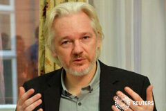 ONU dice Assange ha sido detenido arbitrariamente, debería ser liberado El fundador de WikiLeaks Julian Assange gesticula durante una rueda de prensa en la Embaja de Ecuador en Londres, Reino Unido, el 18 de agosto de 2014