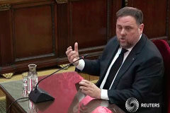 «Me considero un preso político», dice Junqueras en el juicio del ‘procés’ El ex vicepresidente catalán Oriol Junqueras testifica ante los jueces durante el juicio a los líderes independentistas catalanes en prisión en el Tribunal Supremo, en Madrid, España, el 14 de febrero de 2019