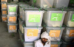 Los afganos, en el limbo a la espera de los resultados parciales Los afganos, en el limbo a la espera de los resultados parciales