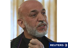 El presidente afgano Hamid Karzai durante una rueda de prensa en Kabul, el 25 de octubre de 2010.