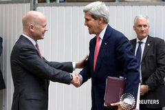 Kerry dice que si Siria entrega sus armas químicas podría evitar el ataque El ministro de Exteriores británico, William Hague (I) saluda a Kerry en los exteriores del ministerio en Londres, el 9 de septiembre de 2013