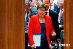 Bruselas no suspenderá los fondos europeos para España La comisaria europea de Presupuestos,, Kristalina Georgieva, llega a una reunión de ministros de Economía en Bruselas, el 16 de noviembre de 2016
