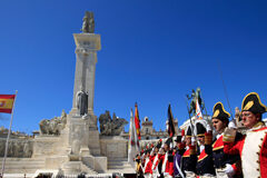 El TC rinde homenaje a la Constitución de 1812 en el mismo lugar que la vio nacer Artistas intérpretes o ejecutantes vestidos con trajes militares participan en las celebraciones del bicentenario de la Constitución Española "La Pepa" de 1812 en Cádiz 19 de marzo 2012