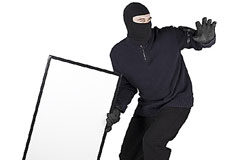 ¡He adquirido una empresa delincuente! Un hombre tapado robando un cuadro.