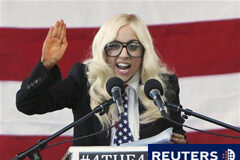 Los republicanos bloquean el debate sobre gays en el Ejército En la imagen, la cantante Lady Gaga durante un discurso en el que pidió al Senado derogar la ley sobre los homosexuales en el ejército, en Portland, Maine, el 20 de septiembre de 2010.