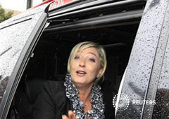Le Pen tras un almuerzo en Nanterre, cerca de París