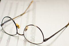 Los accionistas tienen derecho a conocer los sueldos … ¿en todas las sociedades? Gafas sobre un listado