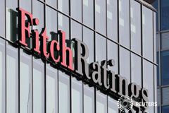 Fitch cree que el Gobierno de Sánchez podría ser más laxo con el déficit regional Logo de Fitch Ratings en sus oficinas de Canary Wharf en Londres, tomada el 3 de marzo de 2016