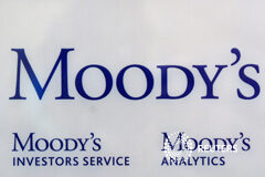 Moody’s podría rebajar la calificación de 17 bancos mundiales El logotipo de la agencia de calificación de Servicios al Inversor