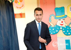 Redacción de Reuters 4 MIN. DE LECTURA Por Crispian Balmer y Isla Binnie Luigi Di Maio, líder el Movimiento 5 Estrellas, deposita su voto en un colegio electoral en Pomigliano d'Arco, cerca de Nápoles, 4 de marzo de 2018 Redacción de Reuters 4 MIN. DE LECTURA Por Crispian Balmer y Isla Binnie Luigi Di Maio, líder el Movimiento 5 Estrellas, deposita su voto en un colegio electoral en Pomigliano d'Arco, cerca de Nápoles, 4 de marzo de 2018