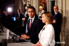 El presidente italiano duda sobre si respaldar a un novato como primer ministro El líder del partido antisistema Movimiento Cinco Estrellas, Luigi Di Maio, habla ante los medios tras una consulta con el presidente italiano, Sergio Mattarella, en el Palacio del Quirinal en Roma, el 21 de mayo de 2018