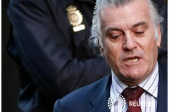 El Senado aprueba el suplicatorio de Luis Bárcenas Luis Bárcenas entre cámaras y flases