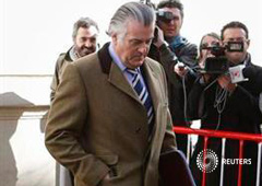 Luis Bárcenas a su salida de la oficina de la fiscalía anti-corrupción, en Madrid, el 6 de febrero de 2013