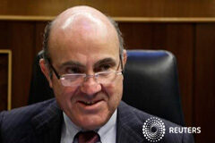 El PIB español crece más que la media europea hasta marzo Luis de Guindos, asiste a una sesión parlamentaria en el Congreso en Madrid el 9 de abril de 2014
