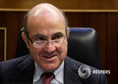Luis de Guindos, asiste a una sesión parlamentaria en el Congreso en Madrid el 9 de abril de 2014 Luis de Guindos, asiste a una sesión parlamentaria en el Congreso en Madrid el 9 de abril de 2014