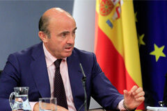 Luis de Guindos dirigirá el centro de PwC y el IE sobre los retos de las entidades financieras El ministro de Economía y Competitividad, Luis de Guindos, durante la rueda de prensa posterior al Consejo de Ministros