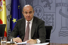 Moncloa cifra en 30.341 millones de euros el ahorro de las medidas de reforma de las Administraciones Públicas El ministro de Economía y Competitividad, Luis de Guindos, en la rueda de prensa posterior al Consejo de Ministros
