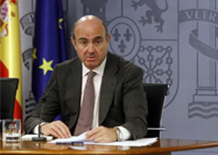 El ministro de Economía y Competitividad, Luis de Guindos, en la rueda de prensa posterior al Consejo de Ministros