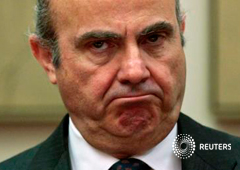 Luis de Guindos, a su llegada al Congreso de los Diputados en Madrid, el 19 de abril de 2016 Luis de Guindos, a su llegada al Congreso de los Diputados en Madrid, el 19 de abril de 2016