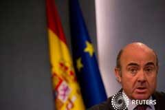 España proyecta crecer de media un 2,5% hasta 2020 con medio millón de empleos al año El ministro de Economía, Luis de Guindos, ofrece una rueda de prensa en el Palacio de la Moncloa en Madrid, el 31 de marzo de 2017