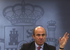 Imagen de De Guindos en la rueda de prensa tras el Consejo de Ministros celebrado el 3 de febrero en el Palacio de La Moncloa.