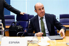 El Banco de España predice un repunte trimestral del PIB del 0,1% El ministro español de Economía, Luis de Guindos, en Luxemburgo el 14 de octubre de 2013