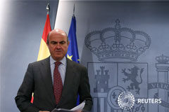 El Real Decreto-Ley sobre desahucios se limita a paralizar el lanzamiento sin modificar la Ley Hipotecaria Luis de Guindos
