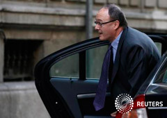 El gobernador del Banco de España, Luis María Linde, antes de testificar en un tribunal en Madrid